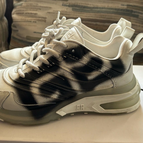 Givenchy Chito Sneakers - Picture 2 of 15